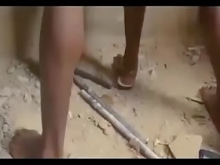 Afrika nigerian kampung yahudi striplings seks dengan banyak pria sebuah perawan / pertama bagian