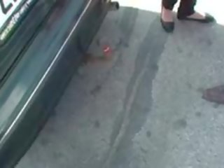 Pumili pataas tinedyer at makuha pangtatluhang pagtatalik sa publiko bus-stop