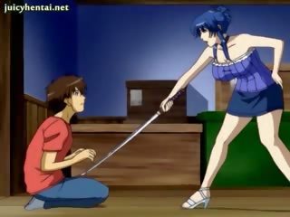 Vollbusig anime slattern saugt im wald