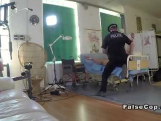 Huge emjekler çişik göte sikişmek fucked by fake polisiýa pov